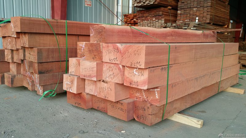 三层实木地板加盟选址：如何找准市场脉搏**